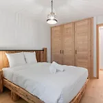 Magnifique Avec Piscine Апартаменты *